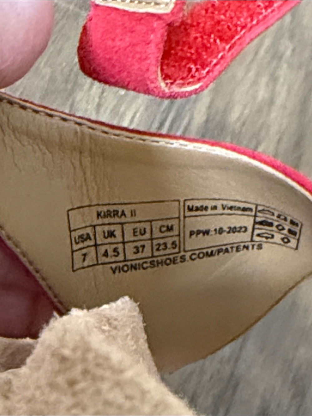 Vionic | New Kirra II Red Cork-Trim Thong Sandal women’s Size 7 suede upper - Picture 8 of 9